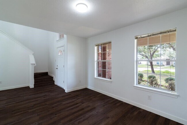 Building Photo - 2707 Troy Dr