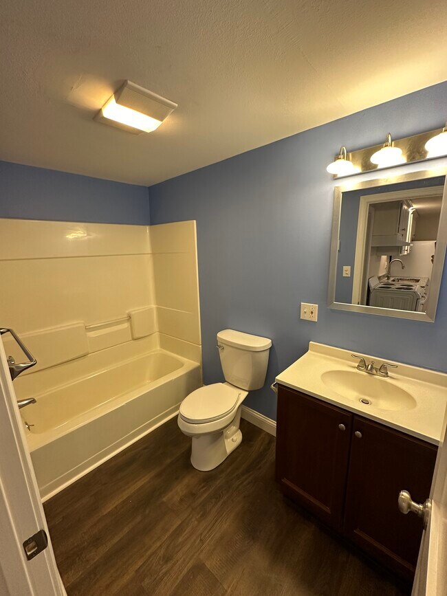 Building Photo - 61 River Rd