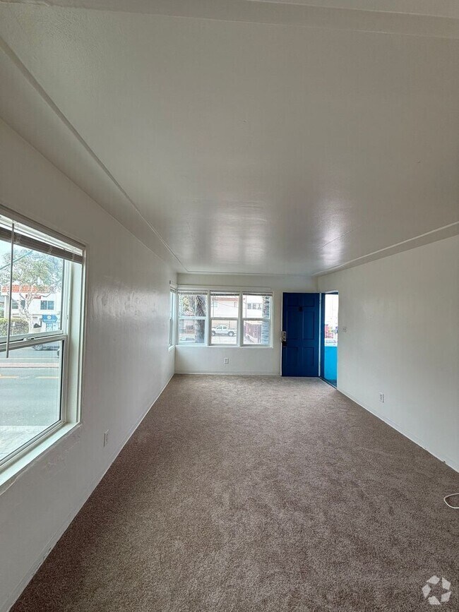 Building Photo - Mission Beach 1 Bedroom