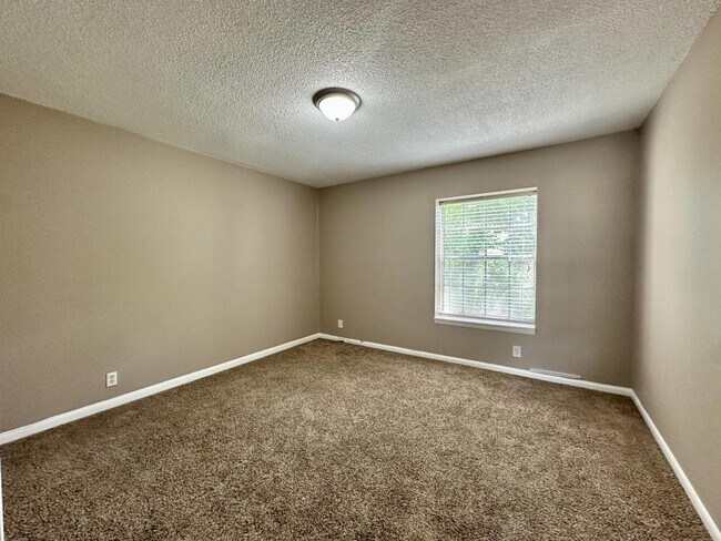 Building Photo - 2638 Park Rd