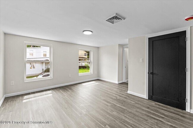 Building Photo - 523 Meyer St