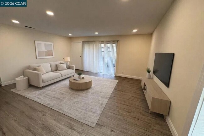 Building Photo - Two Bedroom One Bathroom Condo