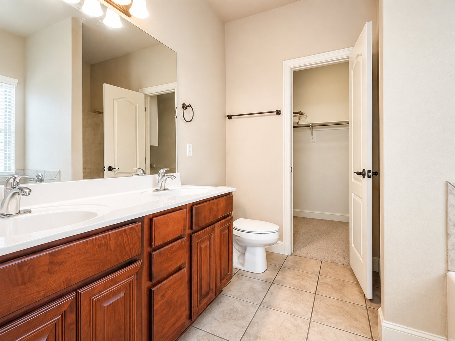 Building Photo - 1252 N Cannondale Dr