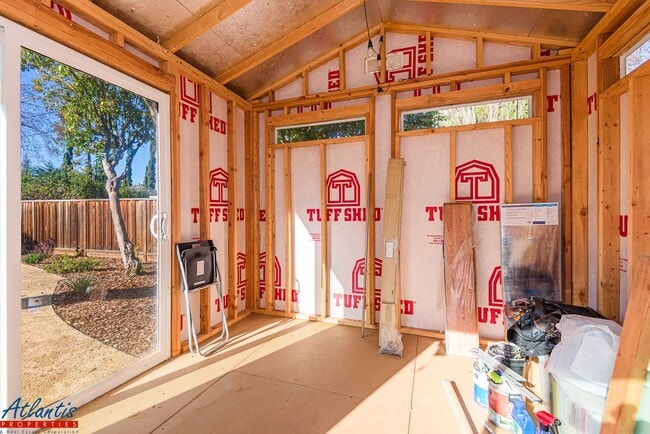 Building Photo - Gorgeous Home | Desirable Location