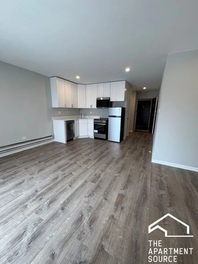 Building Photo - 1128 Des Plaines Ave