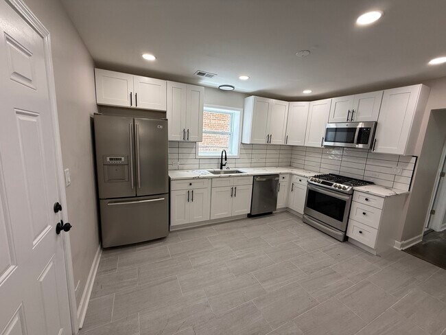 Building Photo - 1637 Elmwood Ave