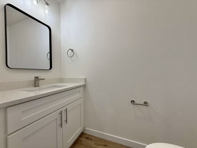 Building Photo - 3925 E 32nd Ave