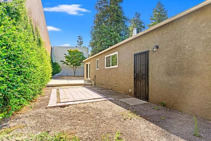 Building Photo - 20852 Baker Rd