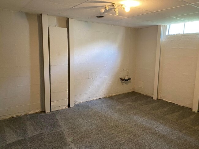 Building Photo - 822 Ronson Ave