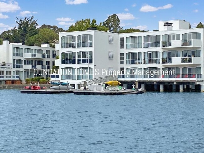 Building Photo - 1106 Shelter Bay Ave