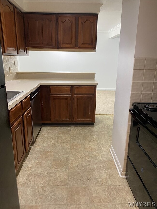 Building Photo - 4585 Chestnut Ridge Rd