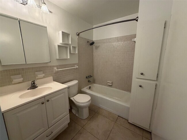 Building Photo - 2151 NE 68th St