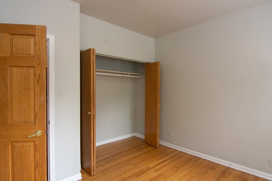 Building Photo - 4220 N Paulina St
