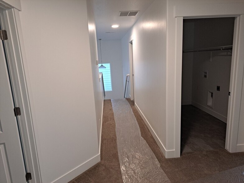 Building Photo - 4050 W 1470 N