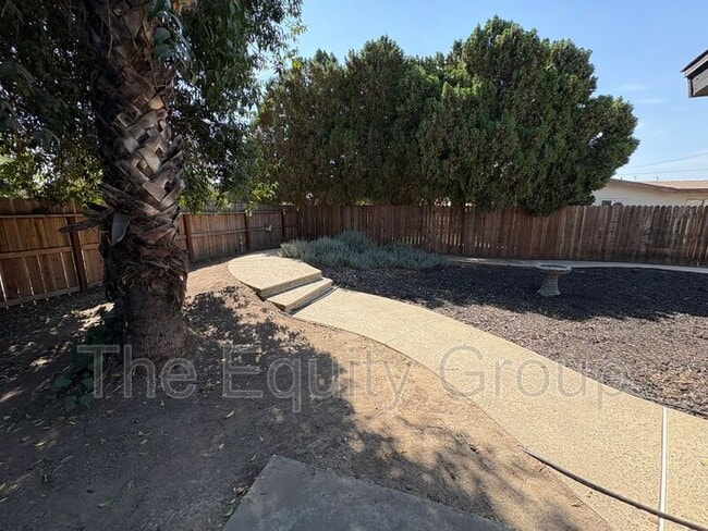 Building Photo - 505 N Lovers Ln