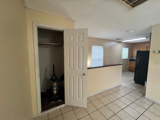Building Photo - 2508 11th Ct