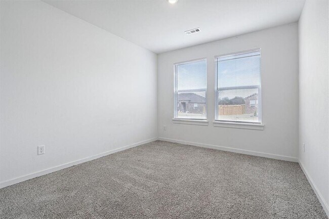 Building Photo - 1051 EMERALD St