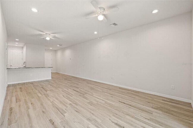 Building Photo - 1950 Lake Ridge Blvd