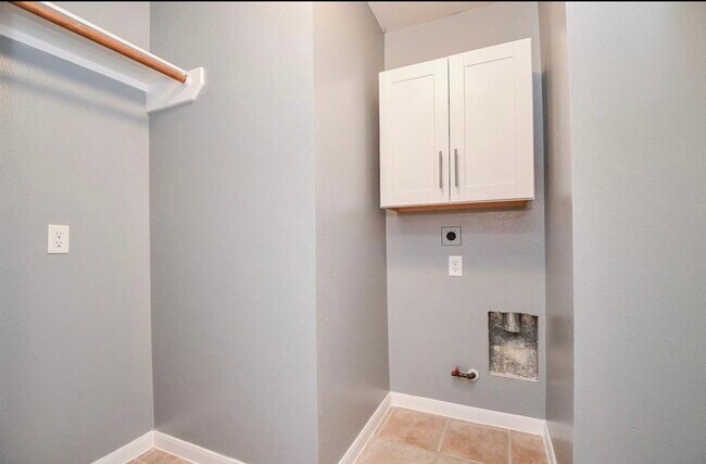 Building Photo - 8515 Split Branch Ln