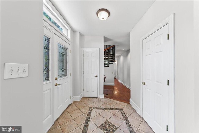 Building Photo - 240 W Miner St