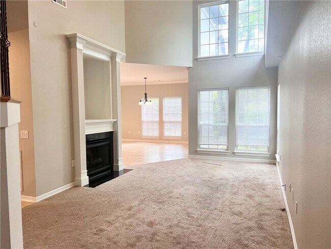 Building Photo - 564 S Pierremont Dr