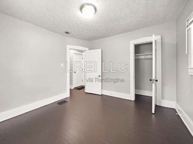 Building Photo - 3615 Del Park Terrace