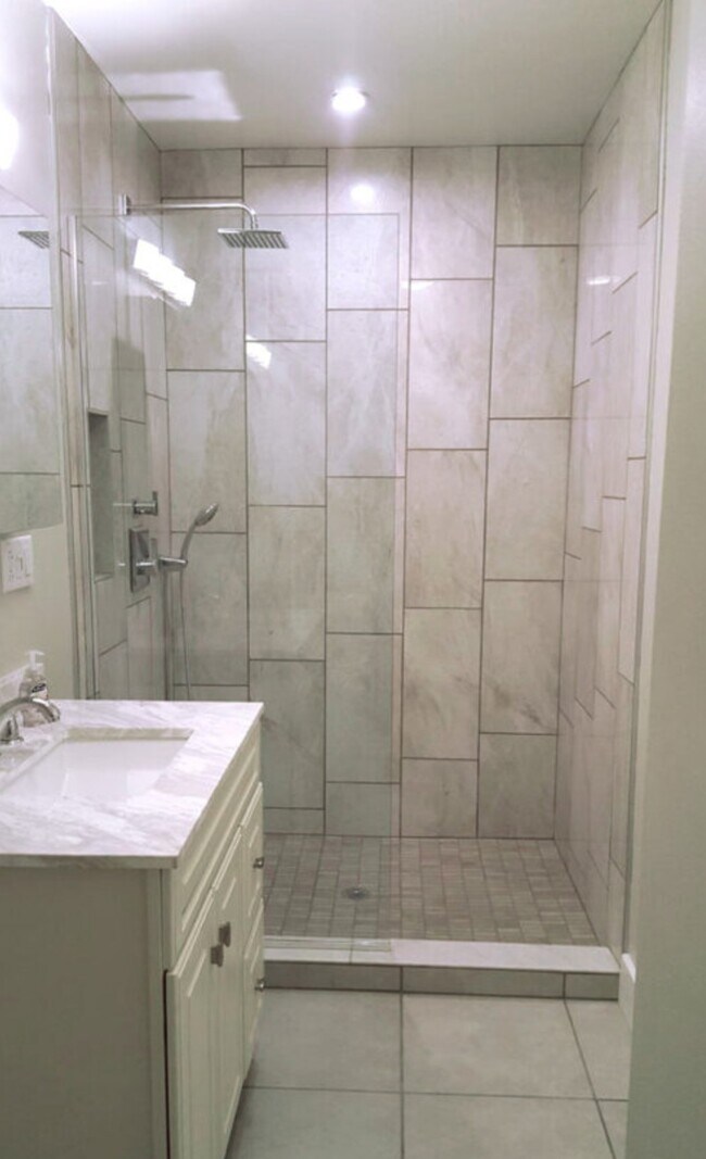 Building Photo - Center Lofts On Main