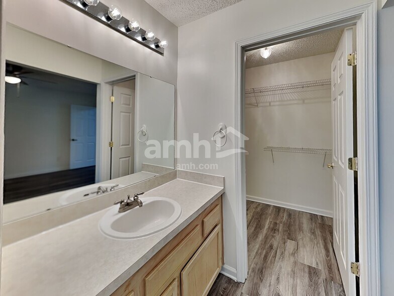 Building Photo - 3275 Guernsey Ct