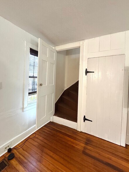 Building Photo - 567 Spring Mills Rd