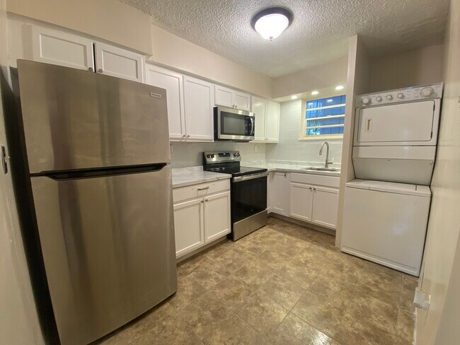 Building Photo - 2498 SW 17th Ave