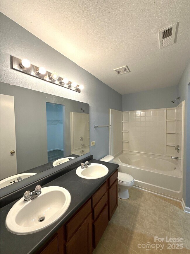 Building Photo - 2937 Royal Fern Ln