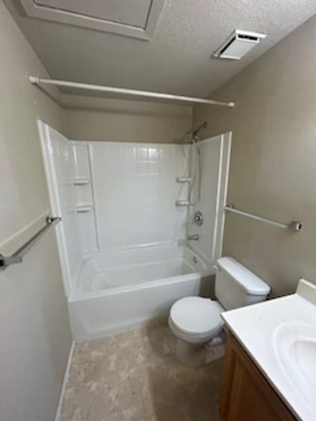 Building Photo - 1 Bedroom, 1 Bathroom SpringTree Gardens C...