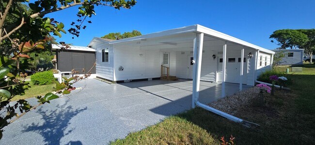 Building Photo - 1715 Pebble Beach Ln