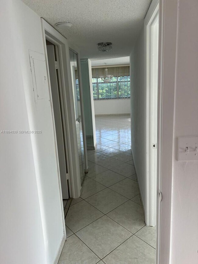 Building Photo - 1200 NE Miami Gardens Dr