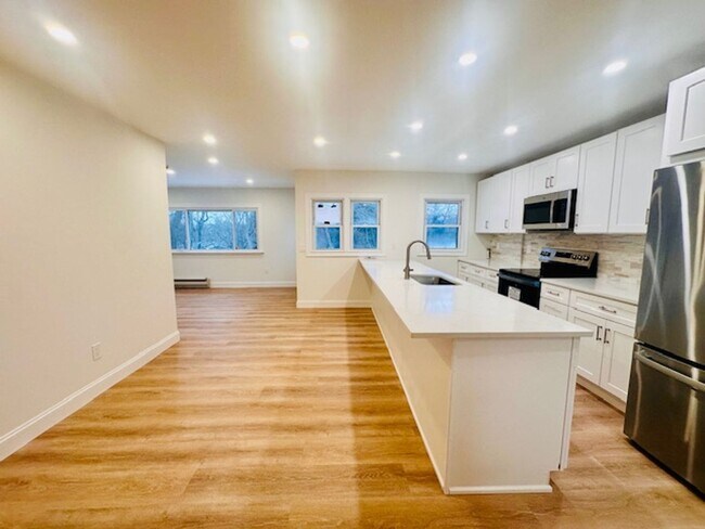 Building Photo - 19 Henning Dr