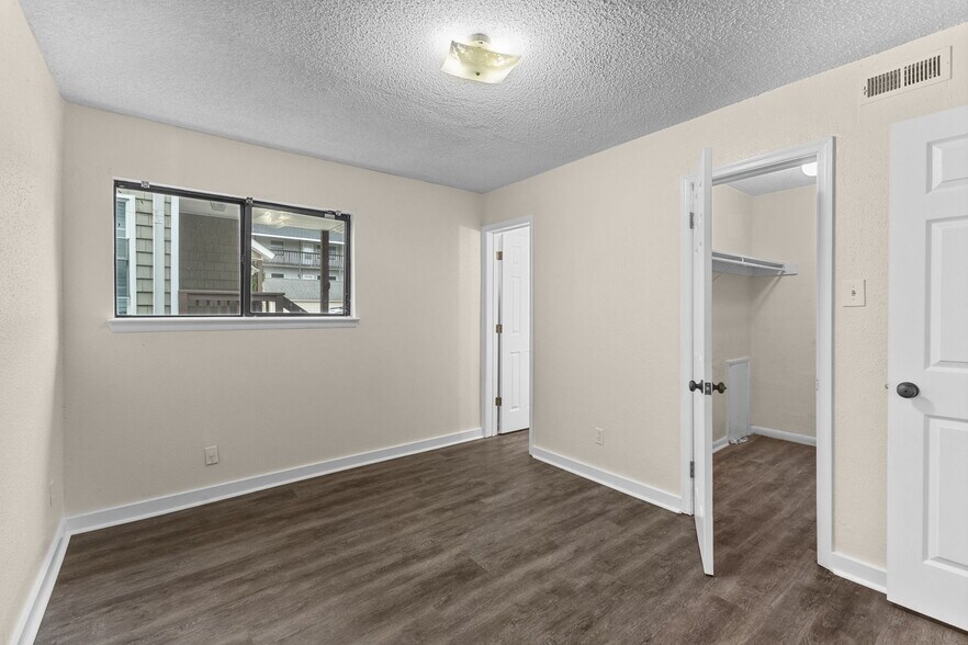 Building Photo - 483 W Ocean View Ave