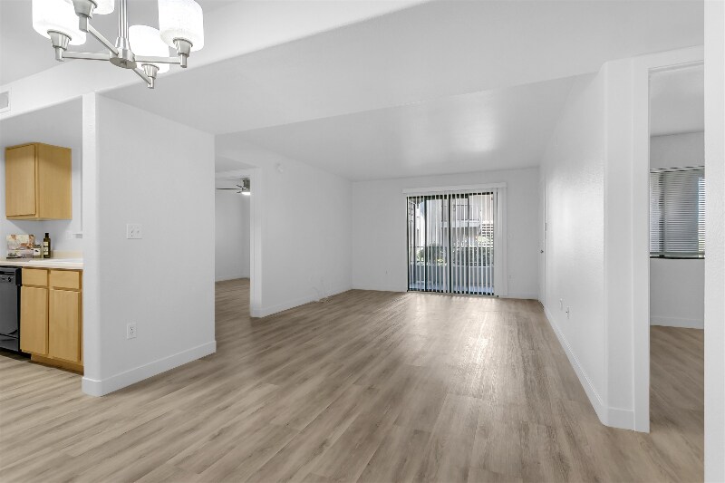 Building Photo - 950 Seven Hills Dr