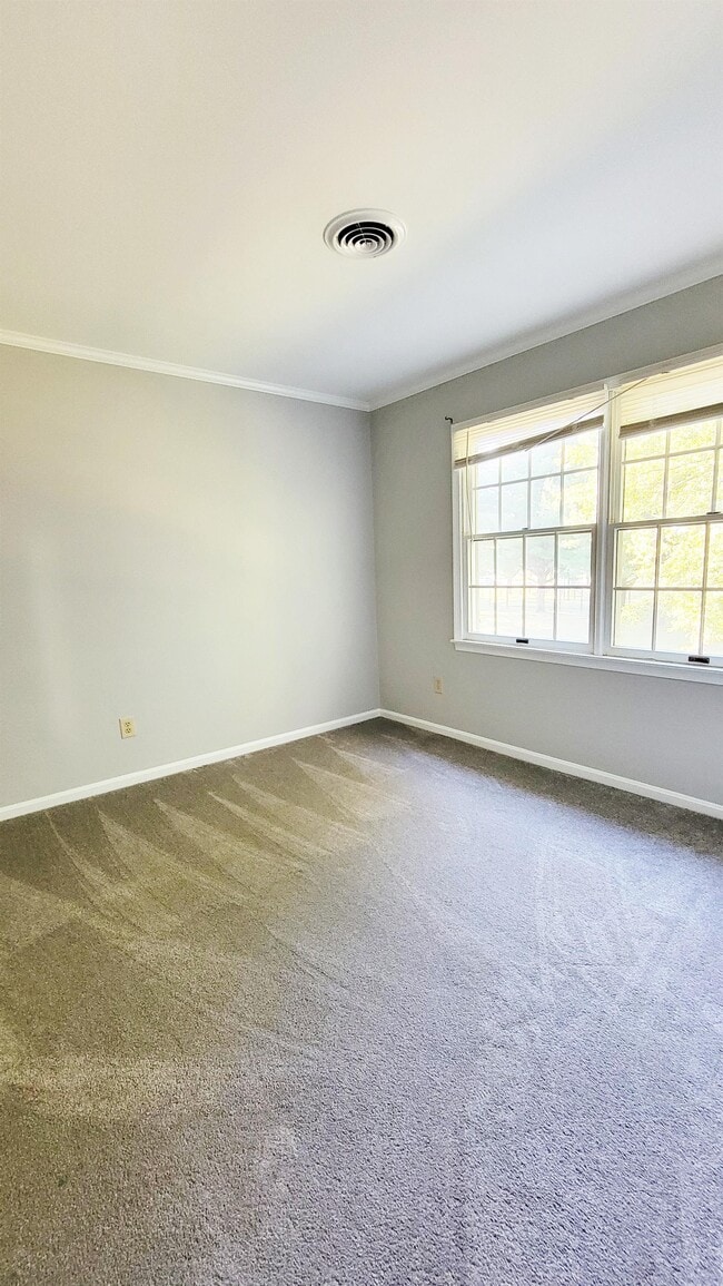 Building Photo - 830 Larch Way