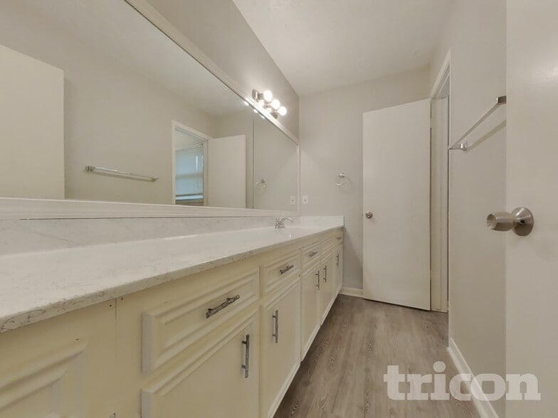 Building Photo - 12027 Arrowhead Glen Dr