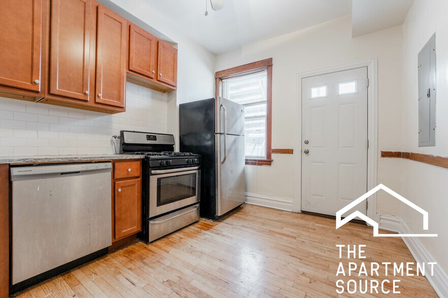 Building Photo - 3820 N Sheffield Ave