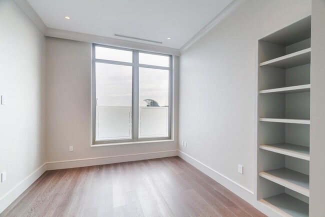 Building Photo - 3376 Peachtree Rd NE