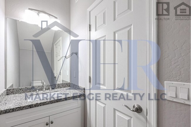 Building Photo - 3Bed/2.5Bath Condo at 35th Ave/Deer Valley...