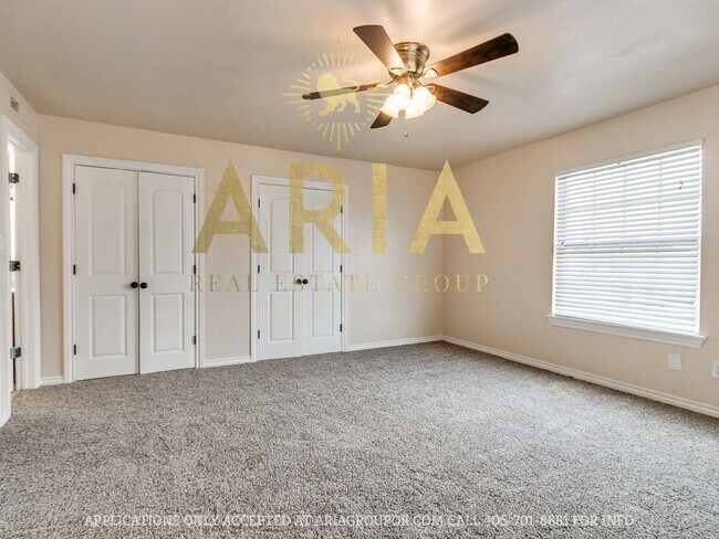 Building Photo - *639-641 Welston Cr.