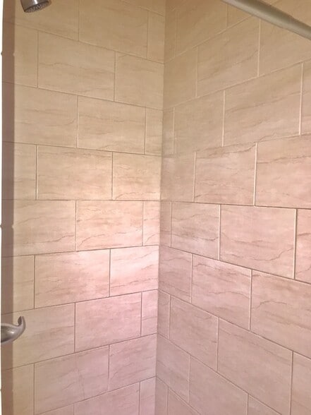 Building Photo - Great 2BR/1BA Queen Village Apartment Available Now