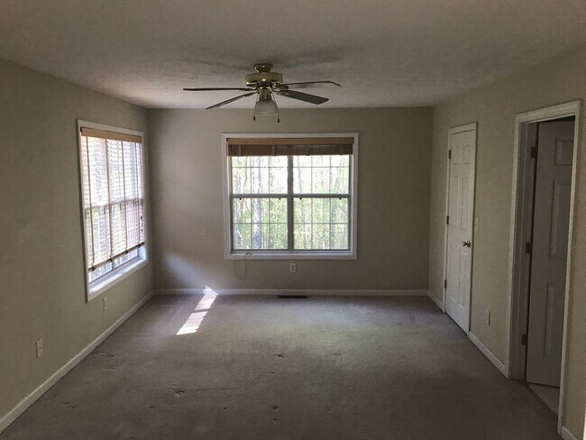 Building Photo - 60 Davis Mill Ct