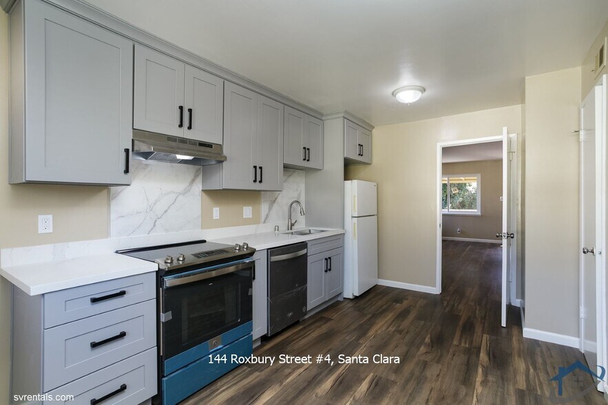 Building Photo - 144 Roxbury St