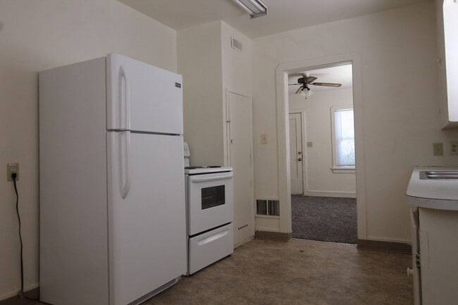 Building Photo - 814 Martin St