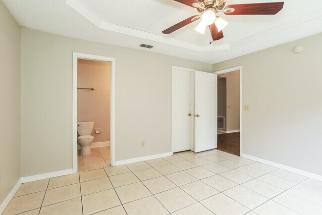 Building Photo - 2232 Alderney Ct