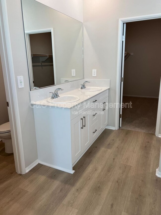 Building Photo - 2084 Mandarin Ln