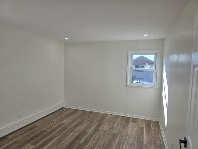 Building Photo - 157 Neptune Ave